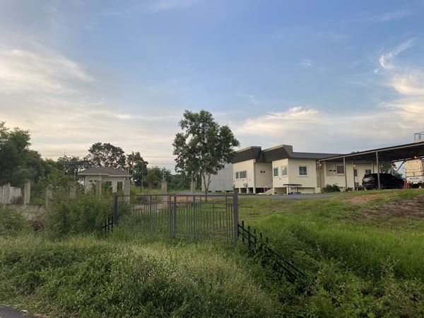 ขายถูก!! ที่ดินติดถนนใหญ่ 8ไร่ 2งาน 18วา พร้อมสิ่งปลูกสร้าง 3 หลัง หน้ากว้างติดถนนใหญ่ ยาว 168.294 เมตร